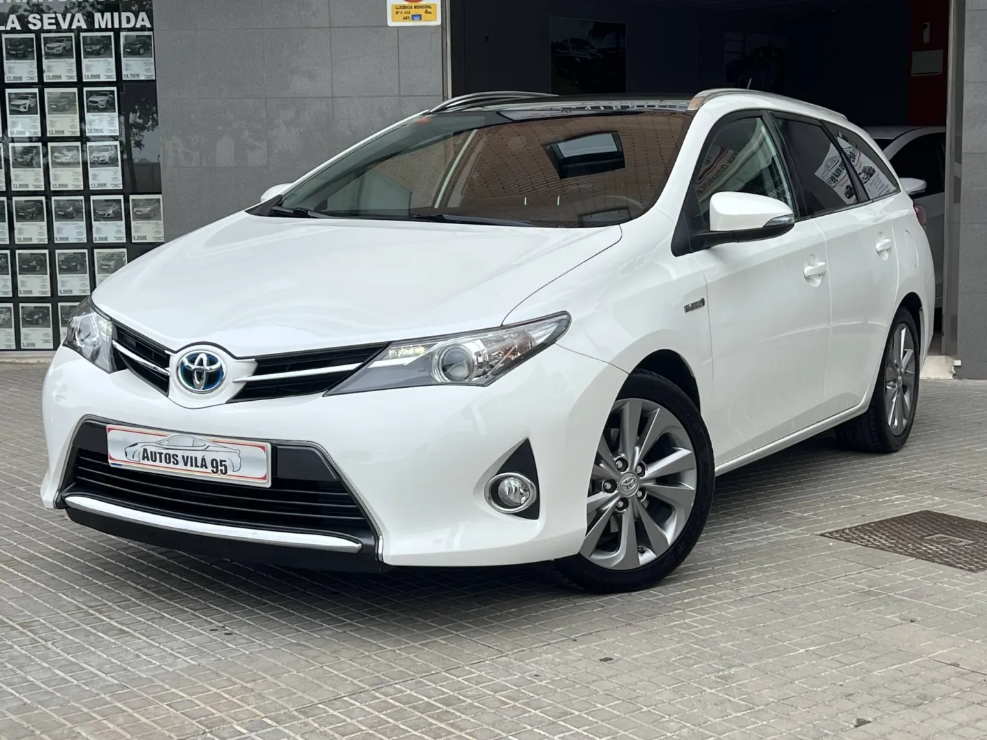 TOYOTA AURIS TOURING HYBRID 1.8 136CV 119.000KM 2015
